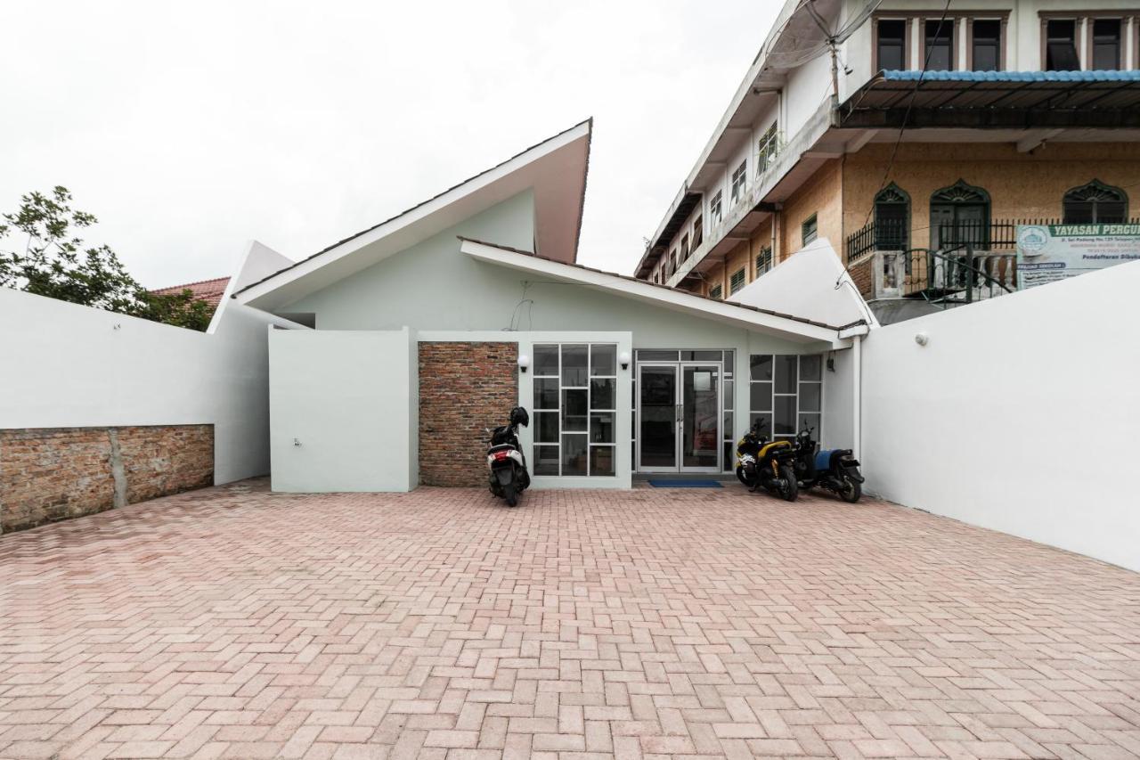 Reddoorz Plus Near Rs Usu Medan 2 Dış mekan fotoğraf