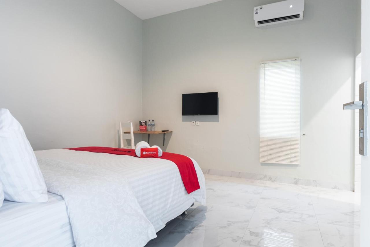 Reddoorz Plus Near Rs Usu Medan 2 Dış mekan fotoğraf