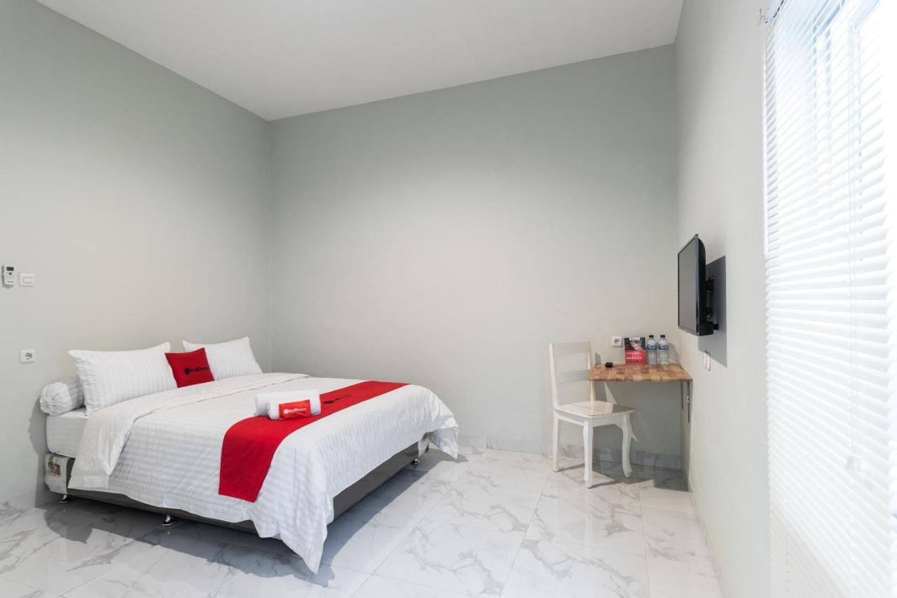 Reddoorz Plus Near Rs Usu Medan 2 Dış mekan fotoğraf