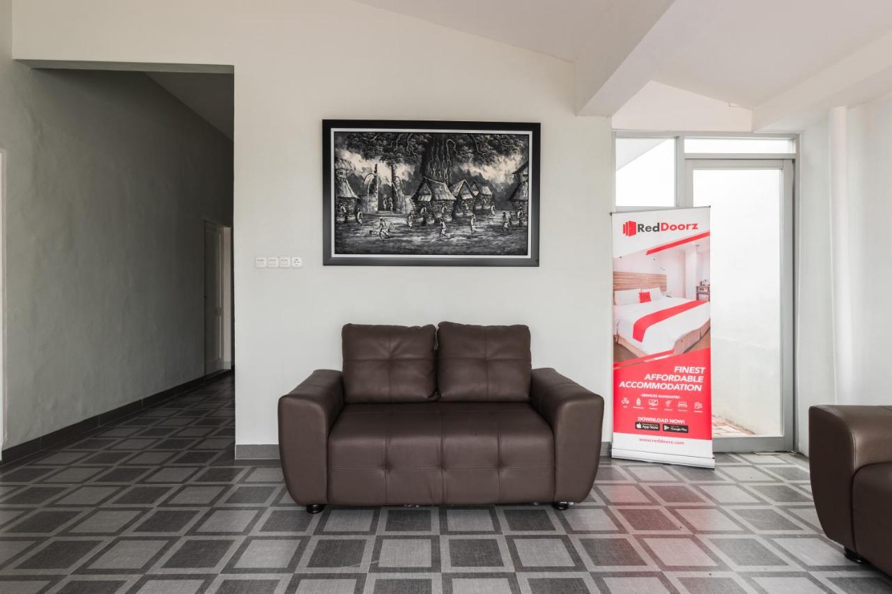 Reddoorz Plus Near Rs Usu Medan 2 Dış mekan fotoğraf
